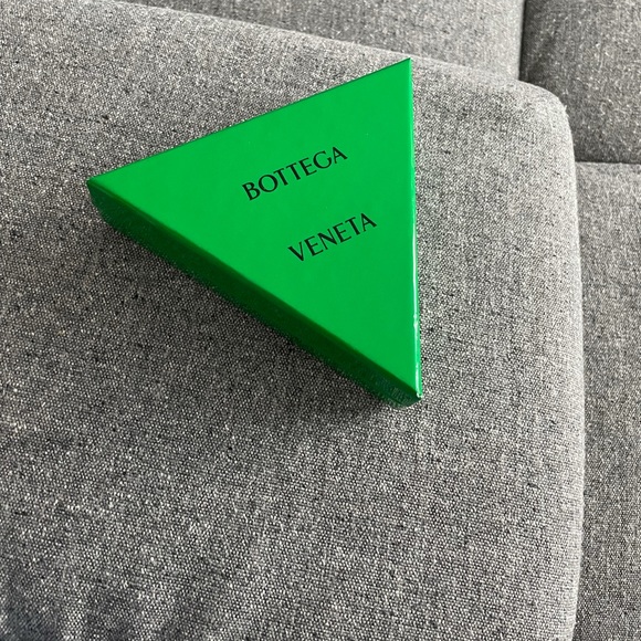 Bottega Veneta Twist Blossom in pink - Picture 5 of 6